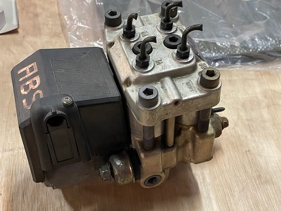 BMW E31 850 ABS pumppu 1160006