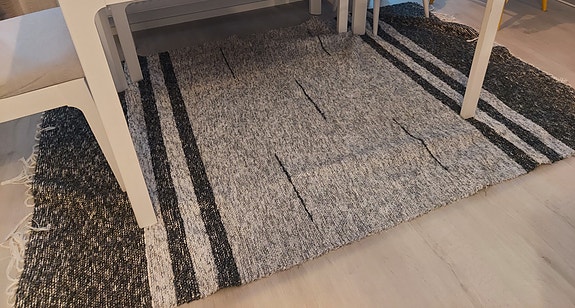 Käsinkudottu matto