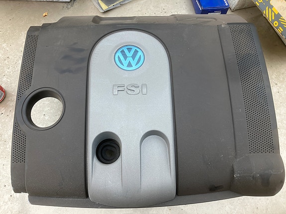 VW Golf V/VI 1.6 FSI Moottorin Suojamuovi/Suodatinkotelo Alkuperäinen