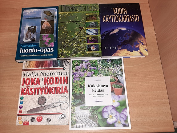 Luonto, käsityö ja piha-ja parveke kukkia kasveja kirjoja