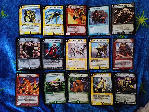 Duel masters -kortteja lajitelma