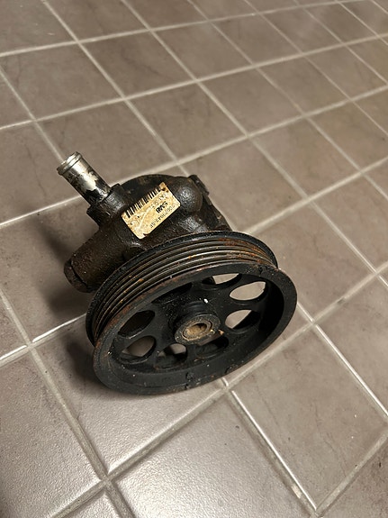 Saab 9-3 2.0 turbo Ohjaustehostimenpumppu