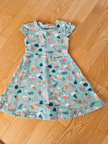 Vaalea turkoosi mekko