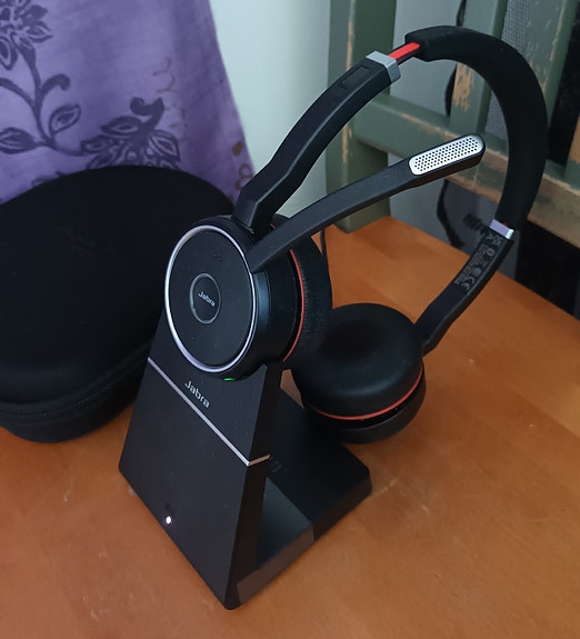 Jabra kuulokkeet telakalla