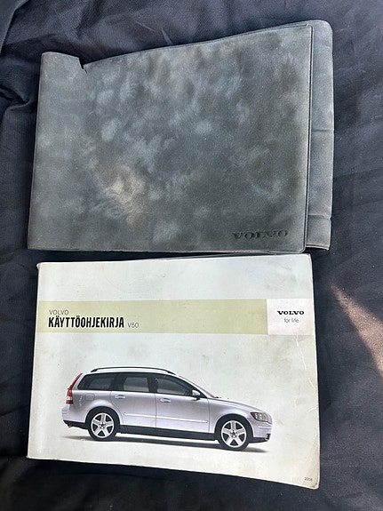 Volvo V50 käyttöohjekirja ja kansio