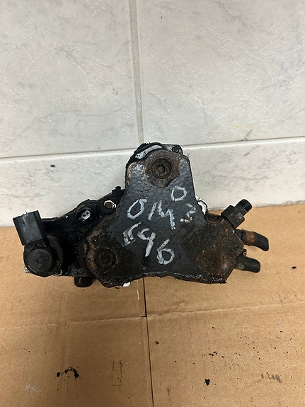 Mercedes-Benz E 220cdi OM646 korkeapainepumppu