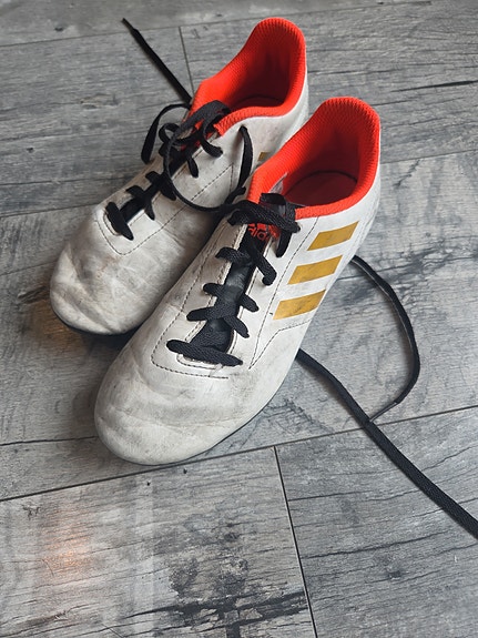 Adidas nappikset 35 1/2