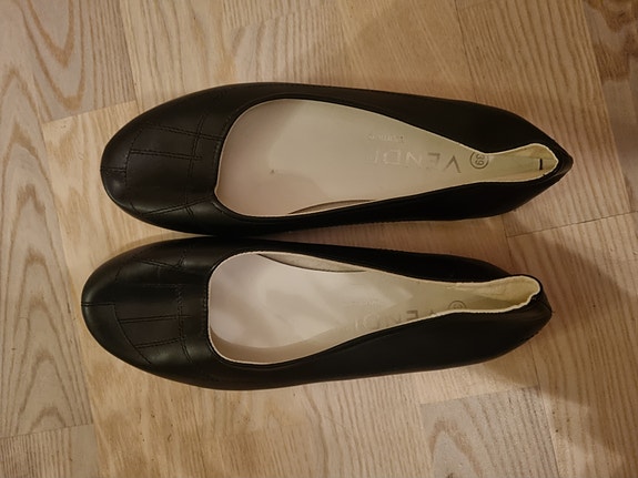 Myydään naisten ballerinat koko 39