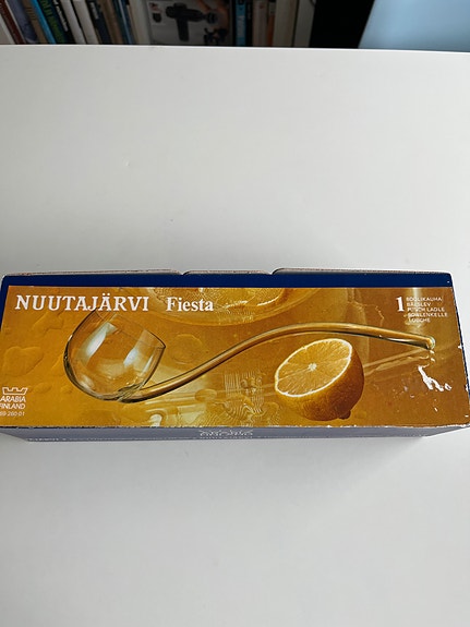 Arabia Fiesta Boolikauha kristallilasia pakettissa. Voidaan post