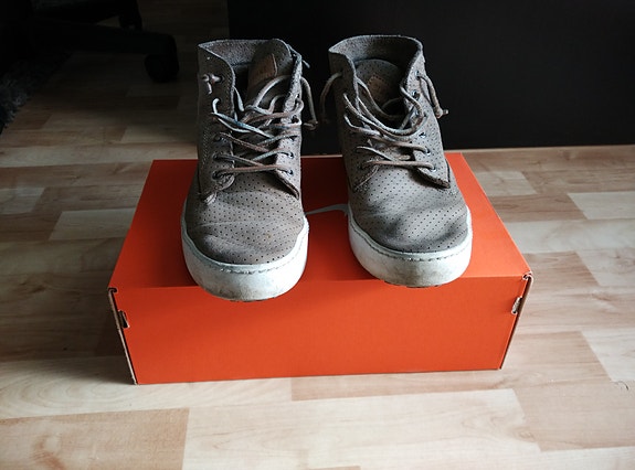 3 kengät (Blackstone, Timberland ja Rebook, koot: 42-43)