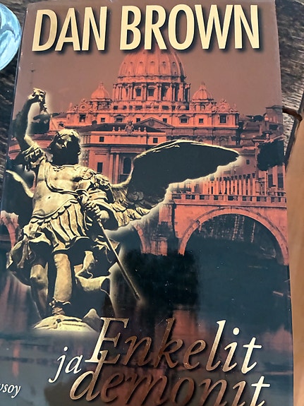 Dan Brown Enkelit ja Demonit
