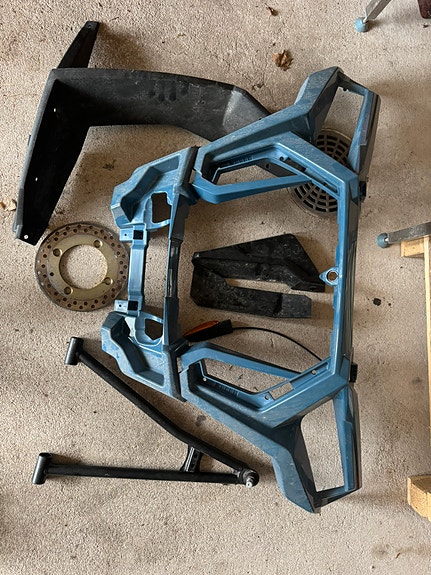 Polaris RZR osia edullisesti