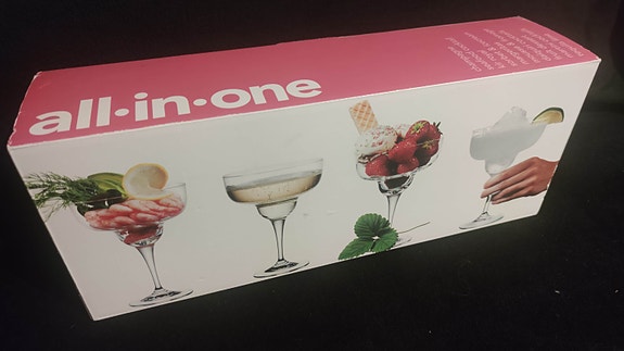 Jälkiruokakulhot sekä drinkkilasit "all in one"