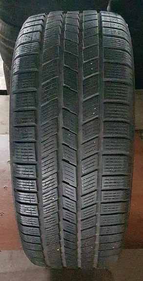275/45 R20" käytetty Kitkarengas