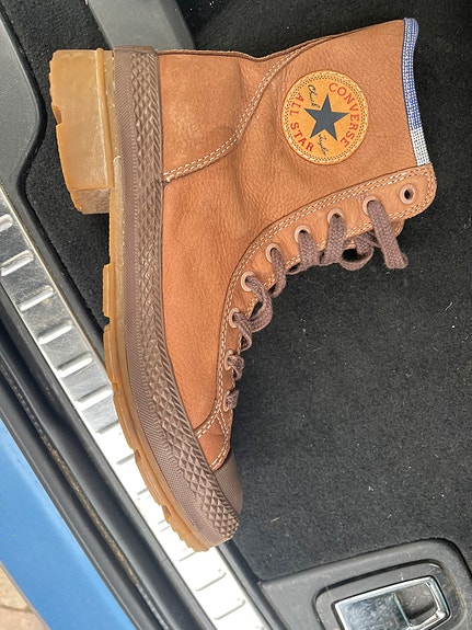 Korkeavartiset tennarit Converse