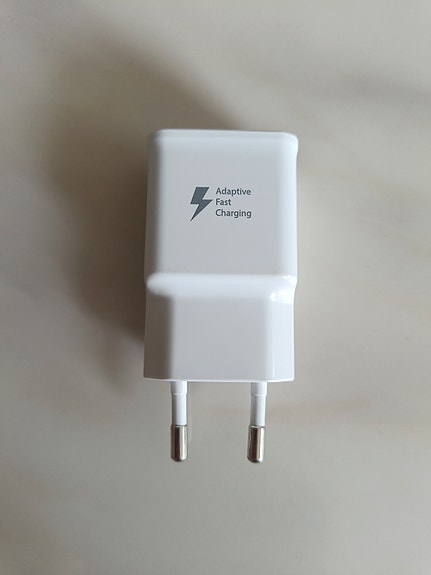 Samsung laturi ilman johtoa