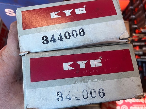 Datsun/Nissan 280C 430 Etuiskarit KYB 79-83
