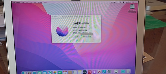 Apple MacBook Air 13"  2017 / 8GB RAM / 128GB SSD / US keyboard / laturi