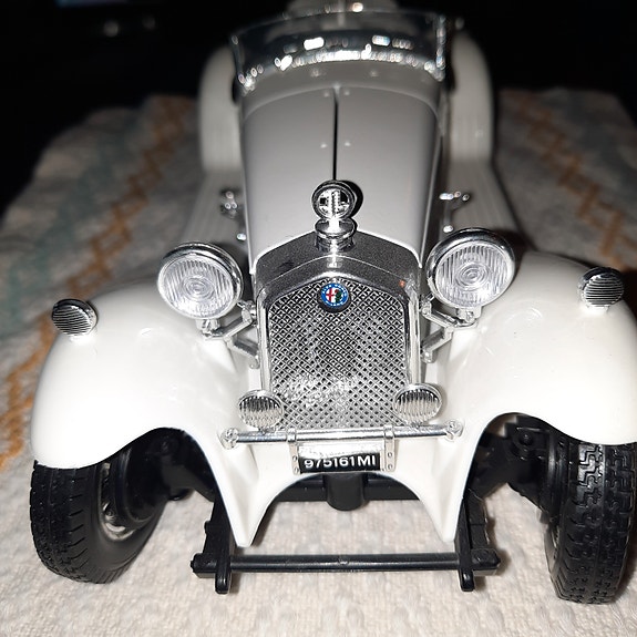 Alfa Romeo 2300 Spider 1:18