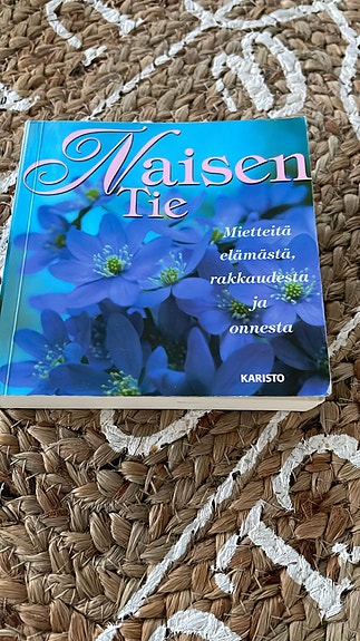 Naisen tie -kirja
