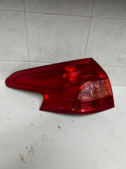 Citroen C5 III farmarin vasen ulompi takavalo