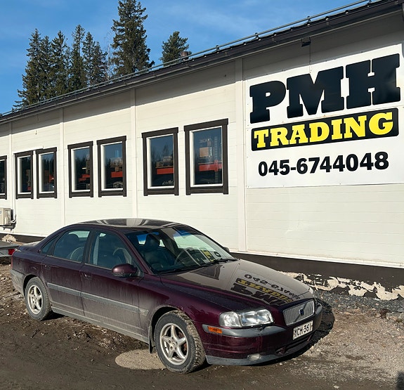 Myydään osina Volvo S 80 2.4 bensa vm.99
