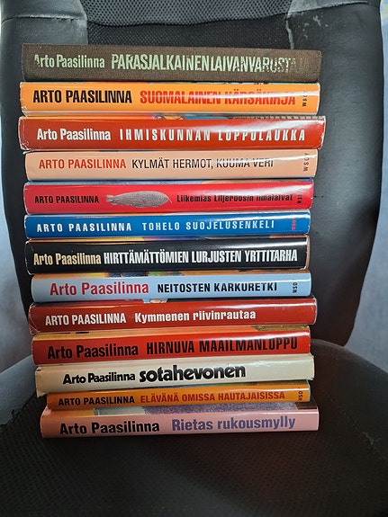 Arto Paasilinnan kirjoja