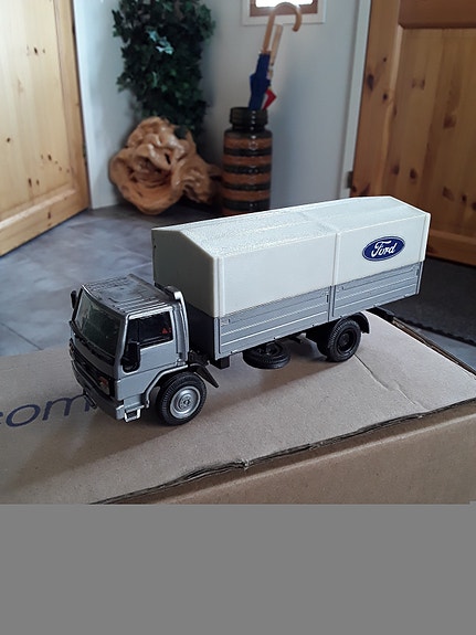 Ford Cargo pienoismalli