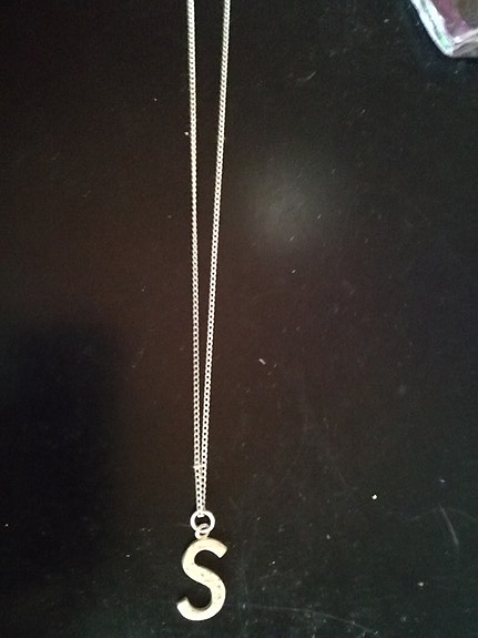 Kaulakoru s kirjain