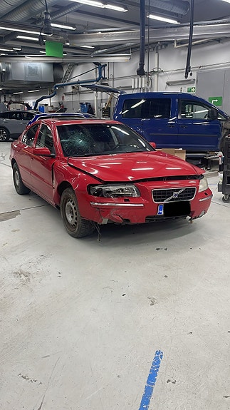Myydään osina Volvo S60 2.4 Bifuel