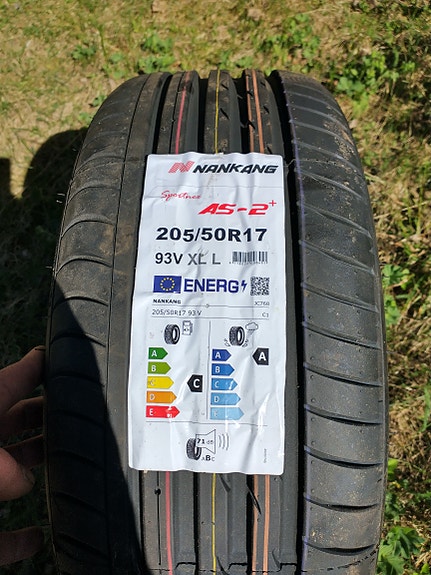 Volvon alumiini vanteet+ renkaat