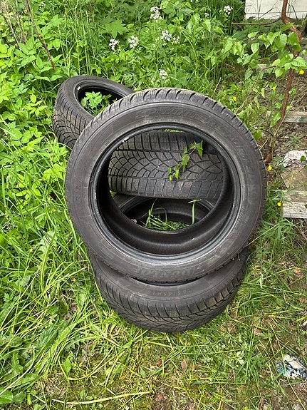 Hyvät kitkarenkaat 265/45R18