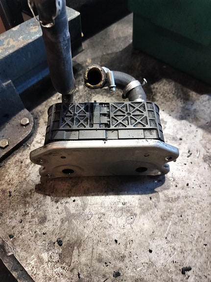 Volvo V70 VM 02 D5 Moottoriöljyn jäähdytinlaite