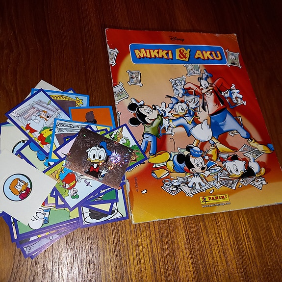 Mikki & Aku Panini -tarra-albumi & tarroja