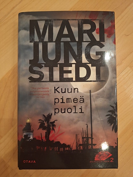 Mari Jungstedt: Kuun pimeä puoli -kirja