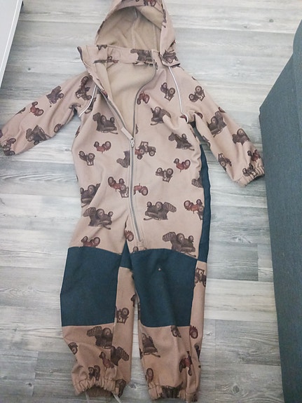 Softshell haalari