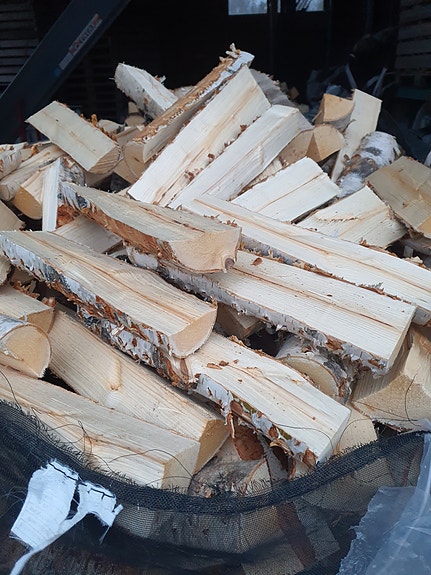 Polttopuut kuljetettuna Pirkanmaa kuivaa koivua.