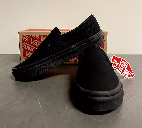 Vans Classic Slip-On Black/Black Eri kokoja saatavilla ILMAINEN TOIMITUS