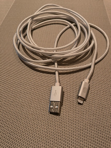 iPhonen latauskaapeli