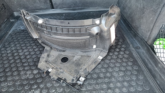 UUSI Audi A6/S6 etu sisälokasuoja