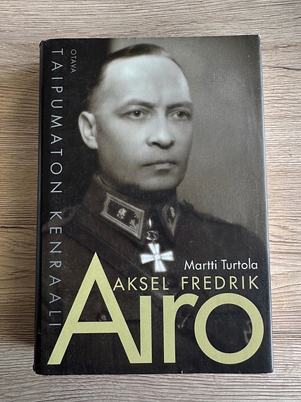 Airo Aksel Fredrik, Taipumaton kenraali kirja / Martti Turtola