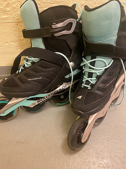 Naisten Rollerblade 90 mm rullaluistimet, sauvat ja suojat