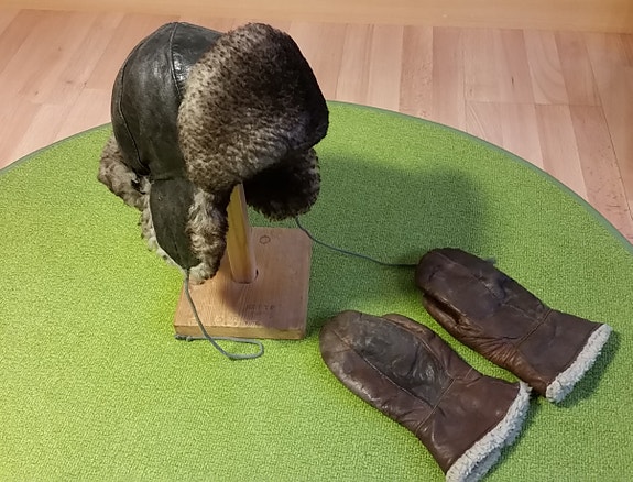 Lasten retro lakki ja rukkaset nahkaa