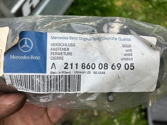Mercedes-Benz W211 Turvavyön Pistokkeet Taakse Alkuperäinen 02-09