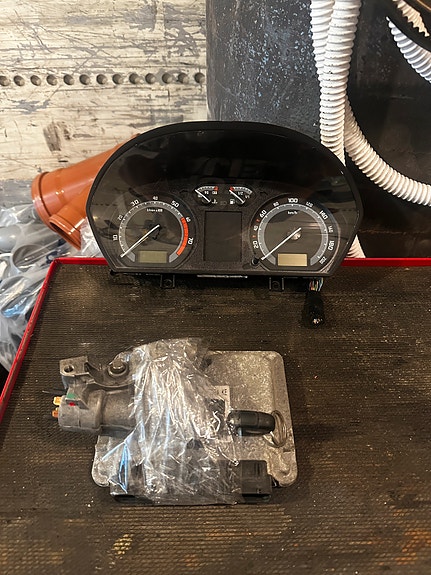 Vw Polo golf Skoda fabia ecu+virtalukko+mittaristo
