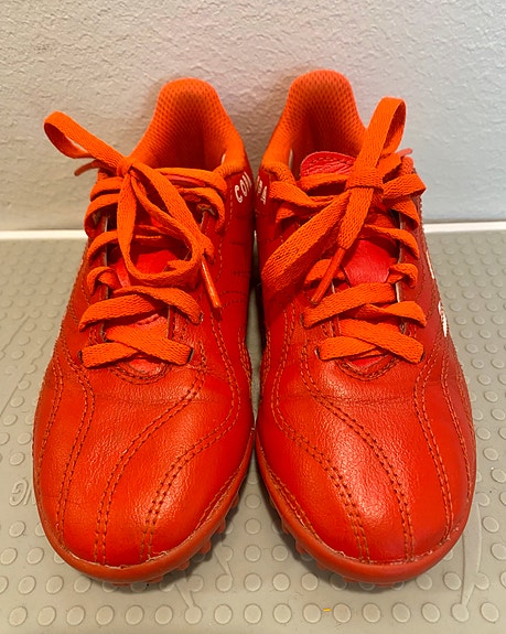 Adidas turf futiskengät