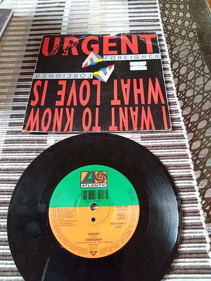 Foreigner 7" Urgent/I want to know what love is