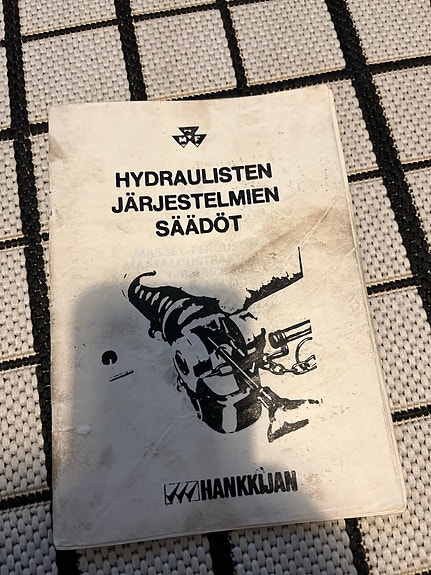 Massey Ferguson traktori hydraulisten järjestelmien säädöt ohjekirja