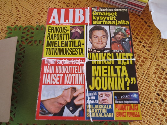 12 kpl Alibi lehtiä, 2010