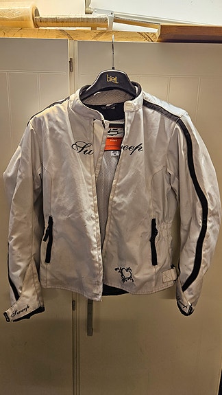 Product image 1 of 3